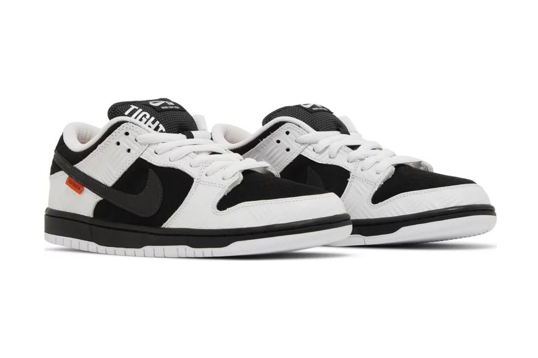 NIKE DUNK LOW SB TIGHTBOOTH (LIKE NEW)