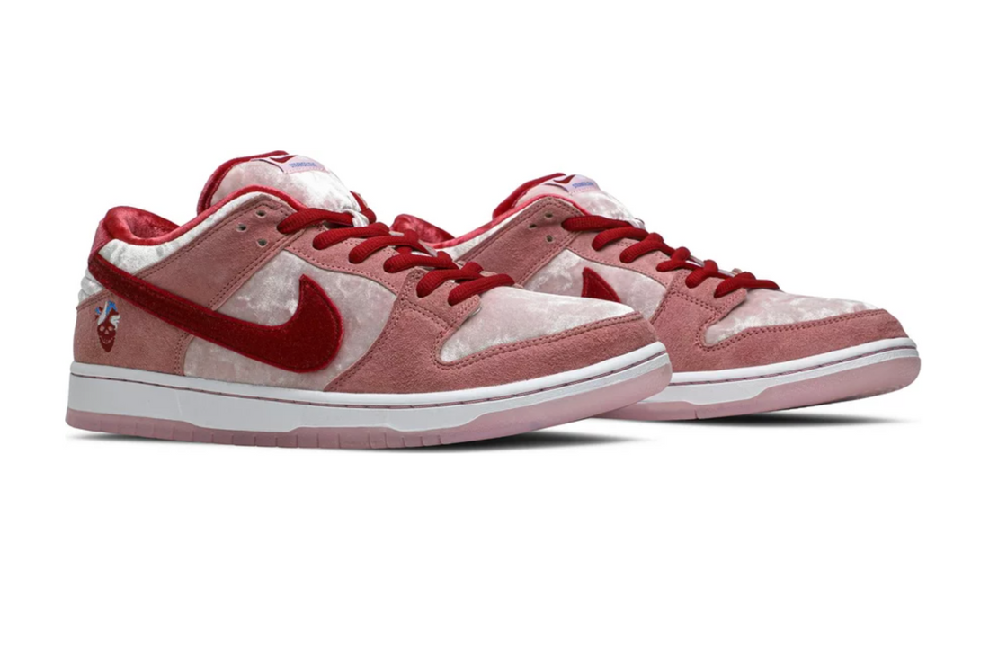 NIKE SB DUNK LOW X STRANGELOVE (LIKE NEW)