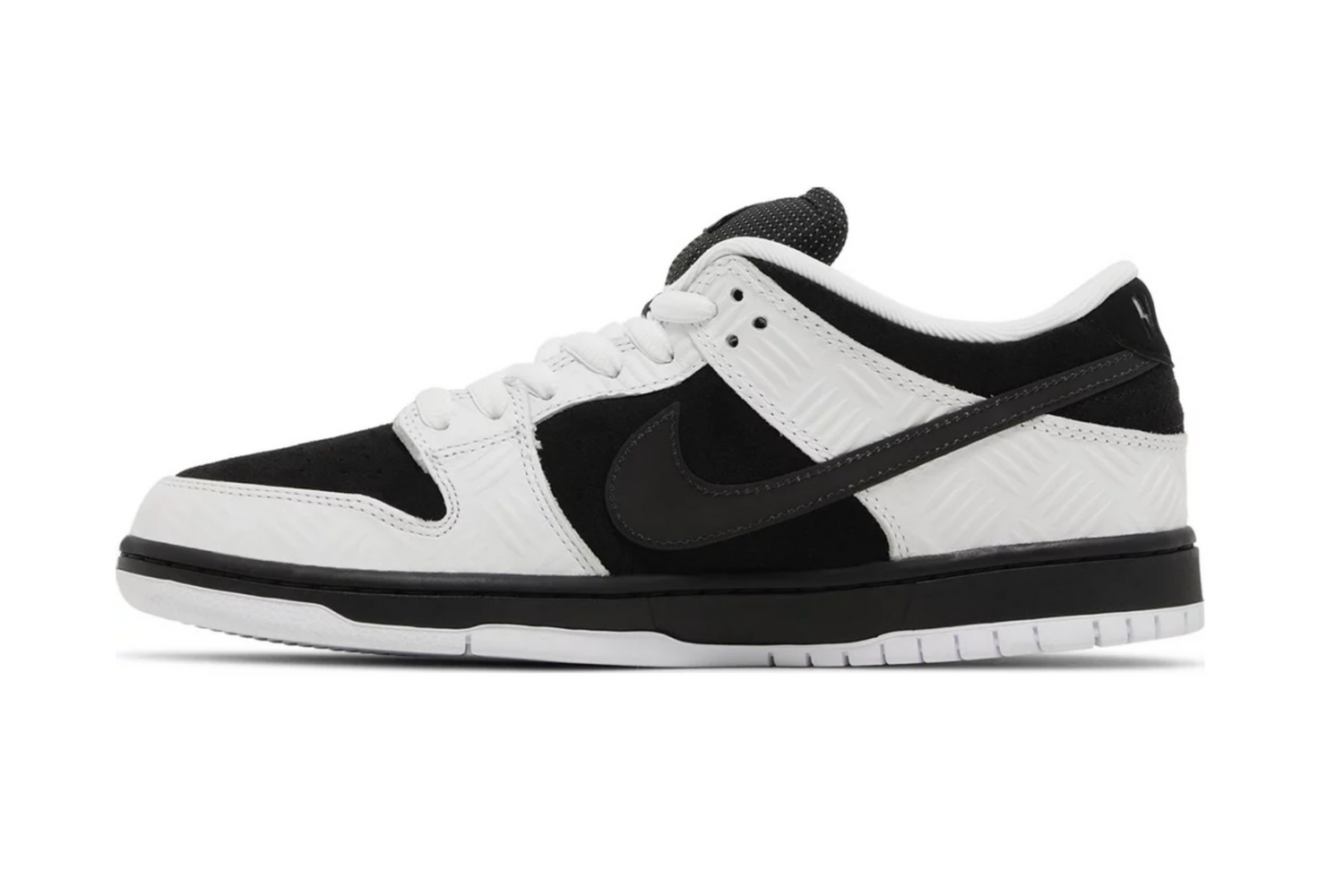 NIKE DUNK LOW SB TIGHTBOOTH (LIKE NEW)