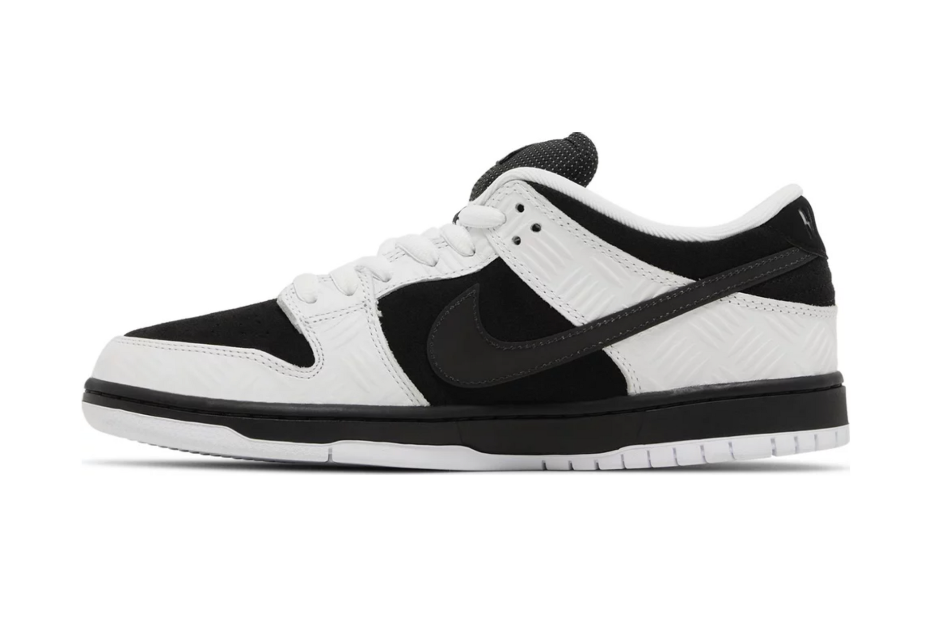 NIKE DUNK LOW SB TIGHTBOOTH (LIKE NEW)