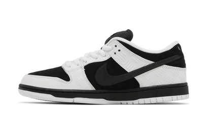 NIKE DUNK LOW SB TIGHTBOOTH (LIKE NEW)