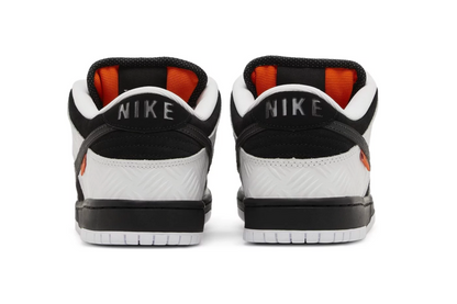 NIKE DUNK LOW SB TIGHTBOOTH (LIKE NEW)
