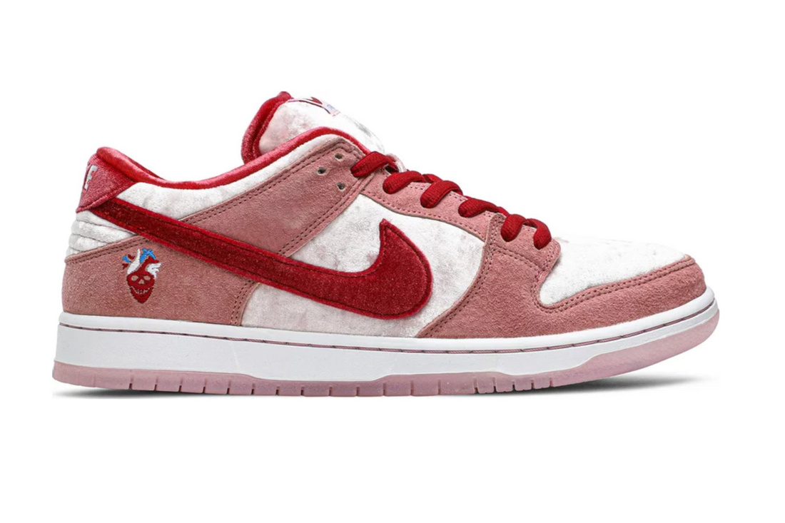 NIKE SB DUNK LOW X STRANGELOVE (LIKE NEW)