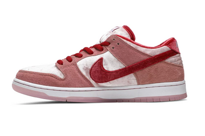 NIKE SB DUNK LOW X STRANGELOVE (LIKE NEW)