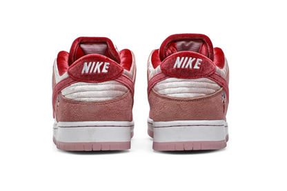NIKE SB DUNK LOW X STRANGELOVE (LIKE NEW)