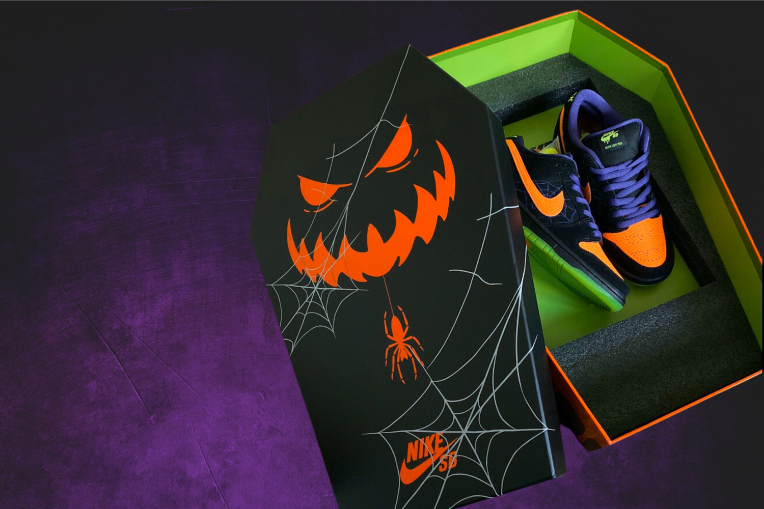 NIKE DUNK LOW SB NIGHT OF MISCHIEF SPECIAL BOX