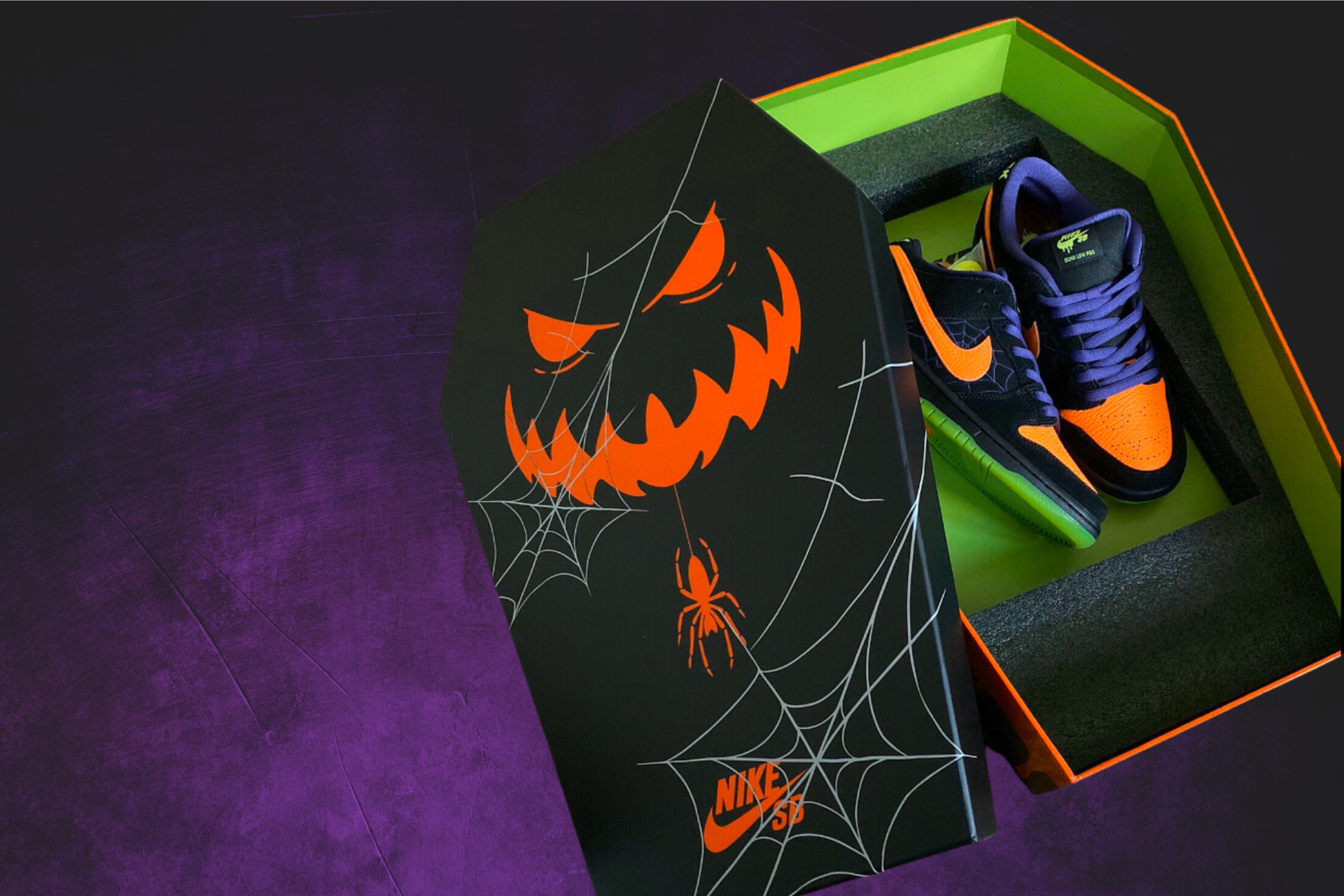 NIKE DUNK LOW SB NIGHT OF MISCHIEF SPECIAL BOX